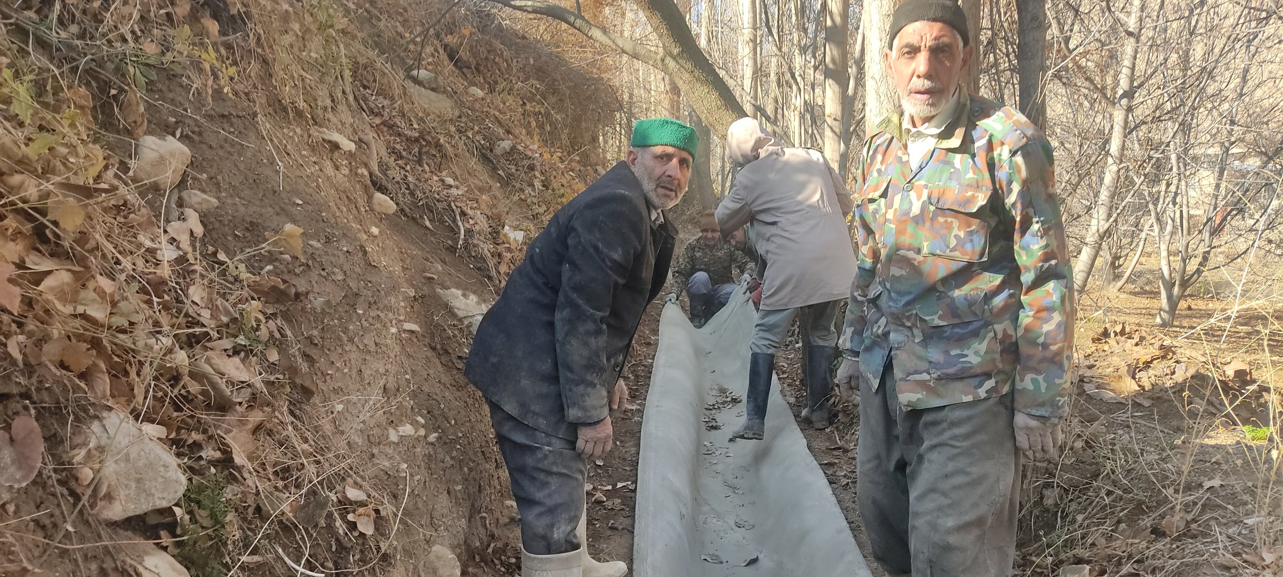 اجرای کانال بتن‌پارچه‌ای در روستای گرمک سملقان